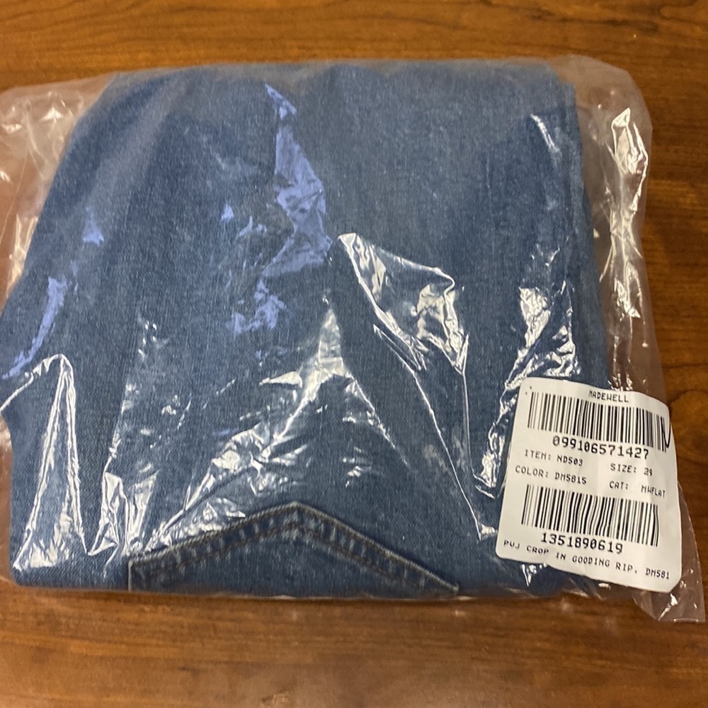 MadeWell The Perfect Vintage Crop Jean in Gooding Wash: Knee-Rip Edition ND503 - Picture 6 of 6